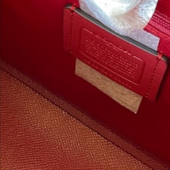 🎉Host Pick🎉🐎👜 COACH TOTE in HORSE AND CARRIAGE DIAGONAL PRINT. Bundle & save - Picture 8 of 13